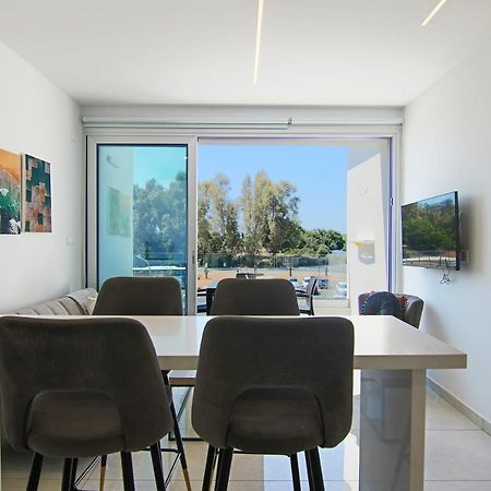 Phaedrus Living - Seaside Executive Flat Harbour 203 Apartment Paphos Bagian luar foto