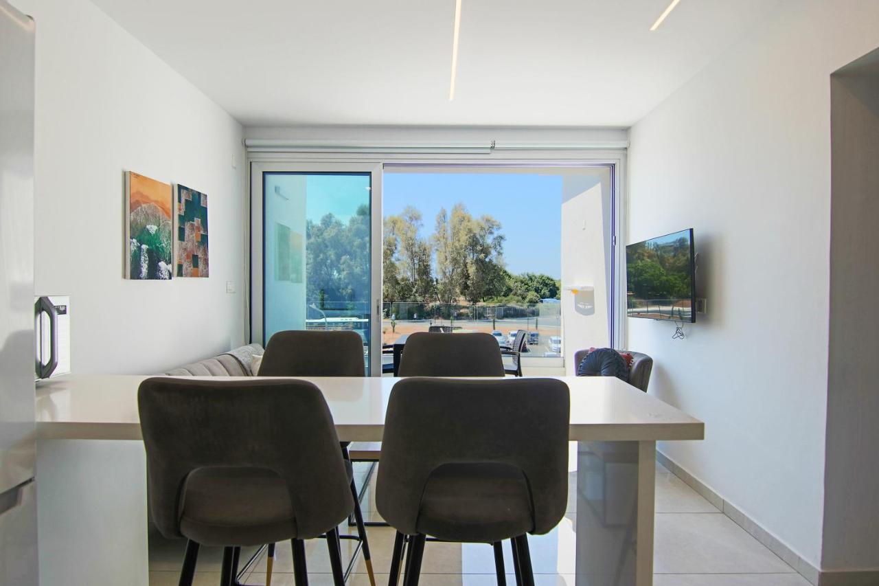 Phaedrus Living - Seaside Executive Flat Harbour 203 Apartment Paphos Bagian luar foto
