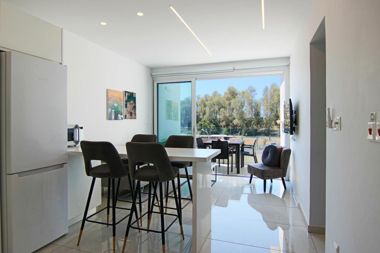Phaedrus Living - Seaside Executive Flat Harbour 203 Apartment Paphos Bagian luar foto