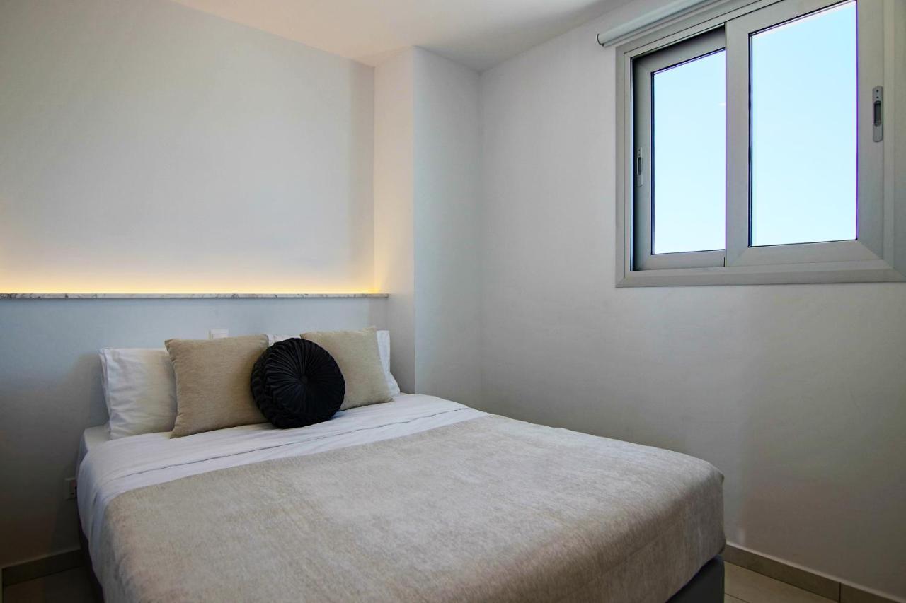 Phaedrus Living - Seaside Executive Flat Harbour 203 Apartment Paphos Bagian luar foto