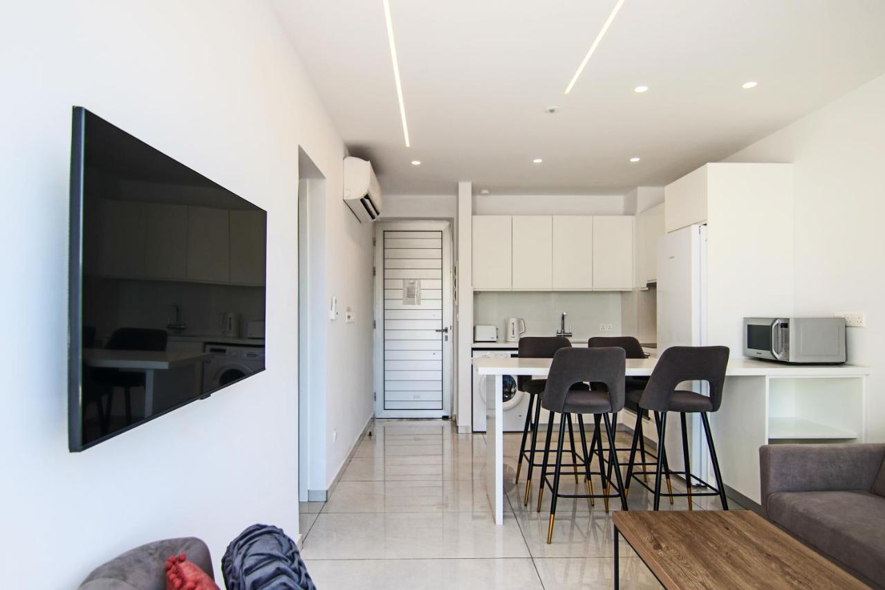 Phaedrus Living - Seaside Executive Flat Harbour 203 Apartment Paphos Bagian luar foto