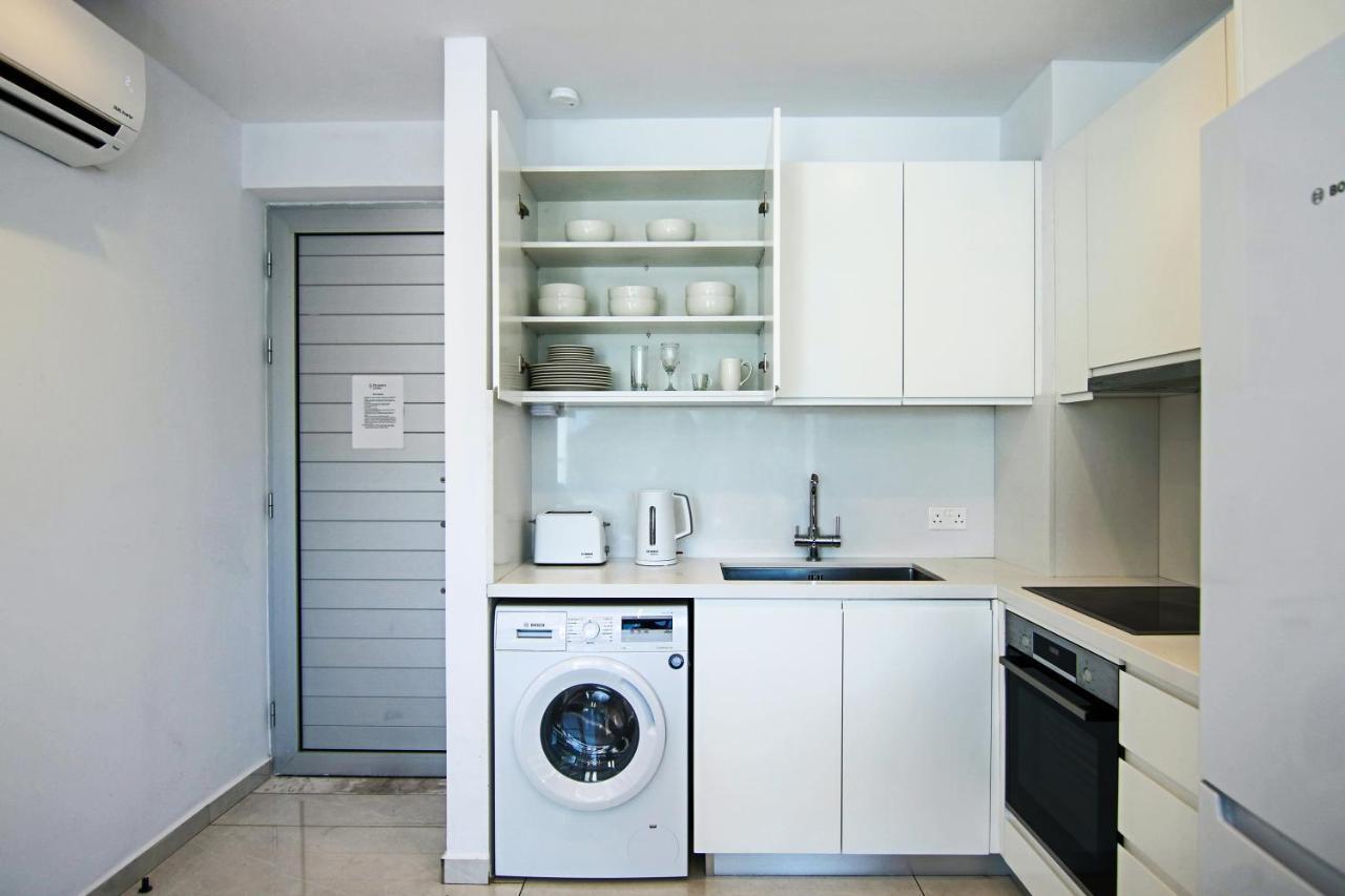 Phaedrus Living - Seaside Executive Flat Harbour 203 Apartment Paphos Bagian luar foto