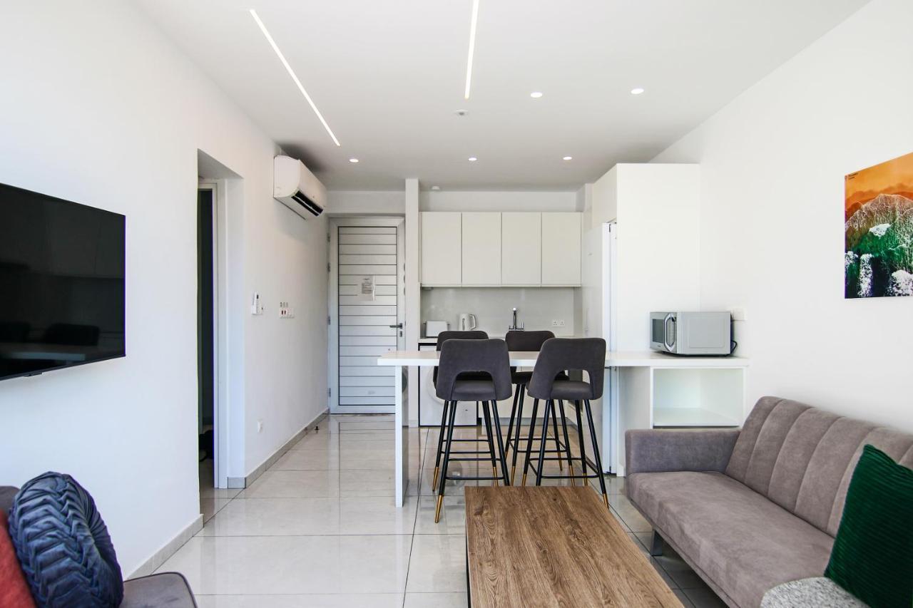 Phaedrus Living - Seaside Executive Flat Harbour 203 Apartment Paphos Bagian luar foto